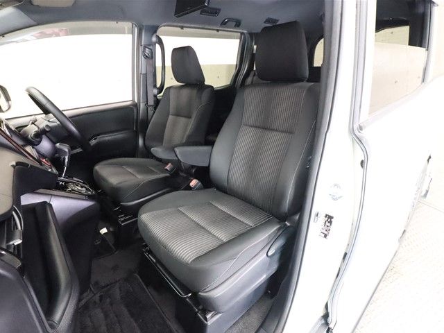 Toyota VOXY 2018-06 5295-5