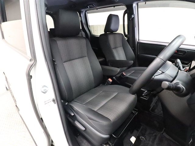 Toyota VOXY 2018-06 5295-3