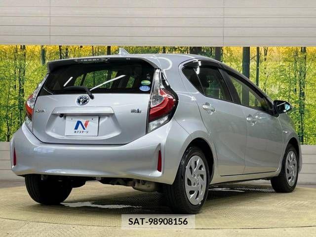 Toyota AQUA 2017-07 328985-17