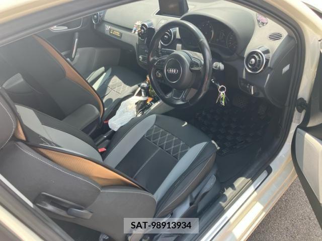 Audi A1 2011-09 389398-9