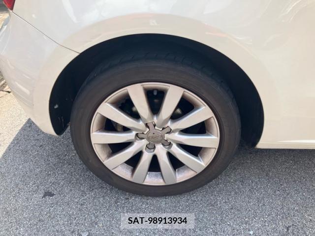 Audi A1 2011-09 389398-5