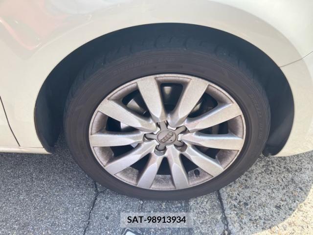 Audi A1 2011-09 389398-4