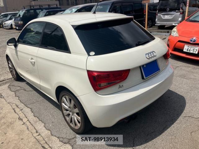 Audi A1 2011-09 389398-2