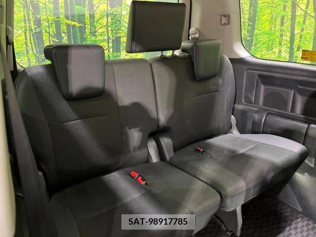 Toyota VOXY 2013-01 213561-9