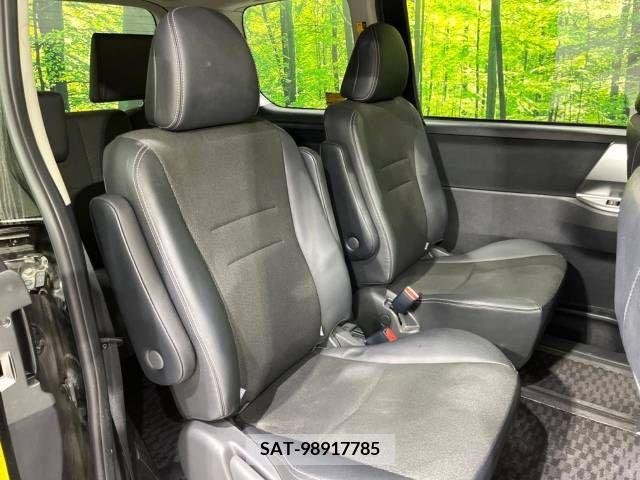 Toyota VOXY 2013-01 213561-8