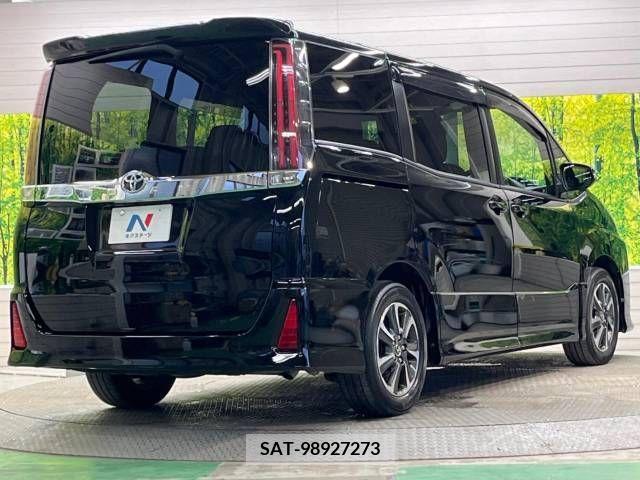 Toyota NOAH 2017-08 383294-17