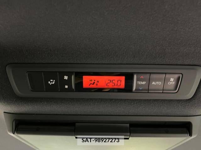 Toyota NOAH 2017-08 383294-6