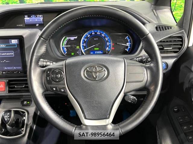 Toyota VOXY HYBRID 2015-03 216799-12