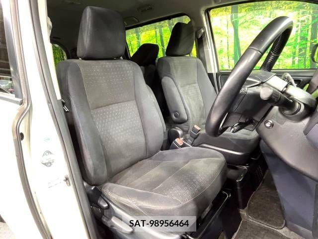 Toyota VOXY HYBRID 2015-03 216799-8