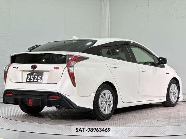 Toyota PRIUS 2016-05 223333-8