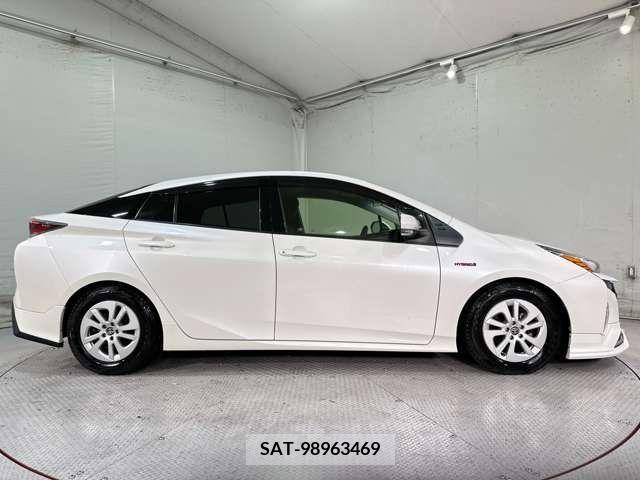 Toyota PRIUS 2016-05 223333-7