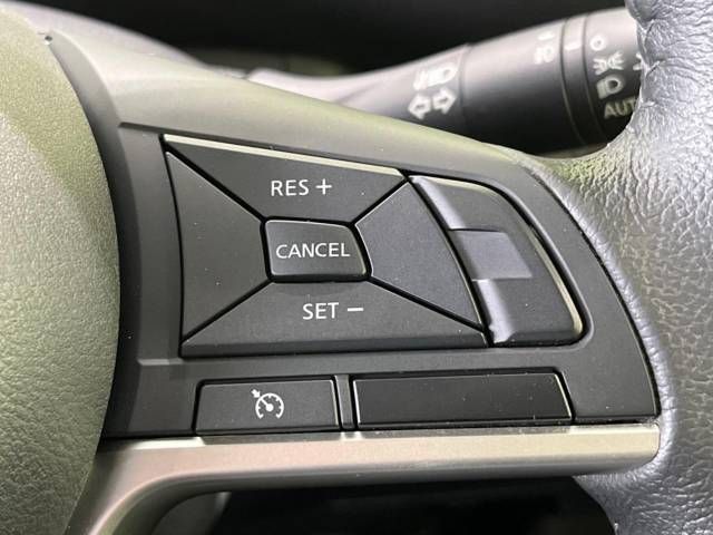 Nissan SERENA 2018-04 10664-6