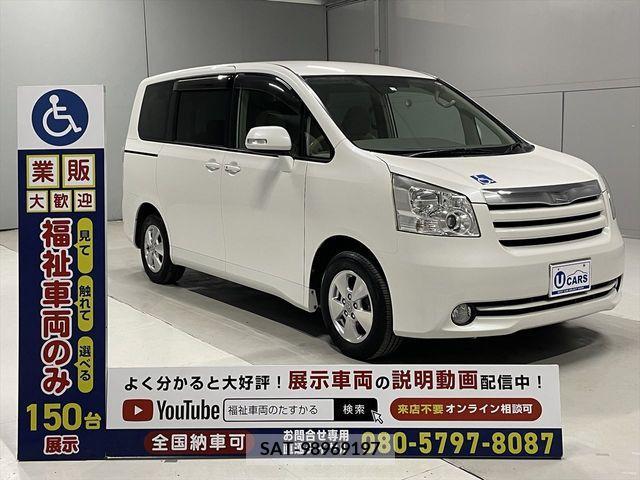 Toyota NOAH 2008-05 350065-17