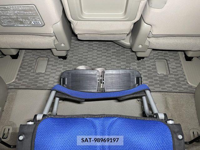 Toyota NOAH 2008-05 350065-9