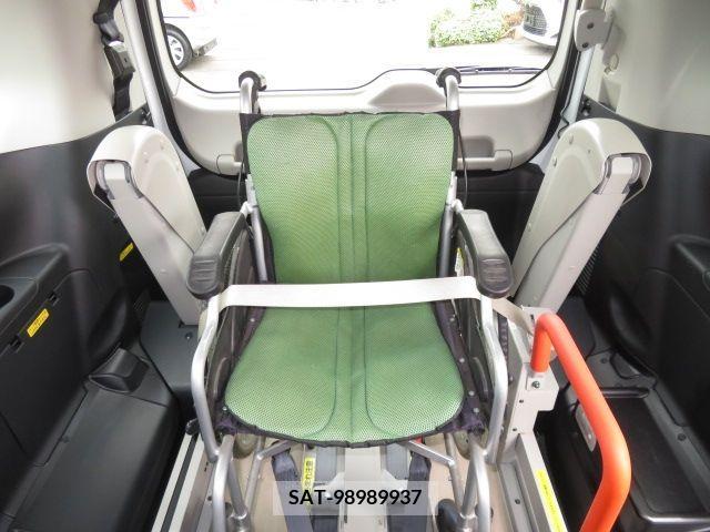 Nissan SERENA 2018-06 324921-10