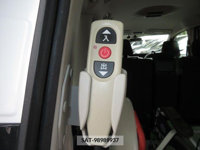 Nissan SERENA 2018-06 324921-8