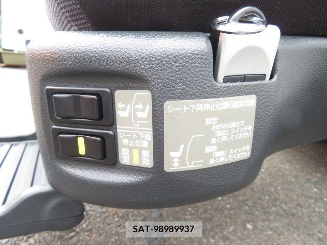 Nissan SERENA 2018-06 324921-13