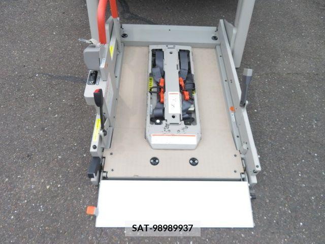 Nissan SERENA 2018-06 324921-3