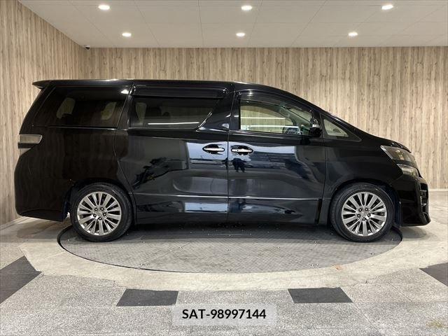Toyota VELLFIRE 2013-12 379879-3