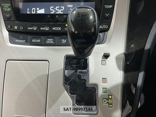 Toyota VELLFIRE 2013-12 379879-27