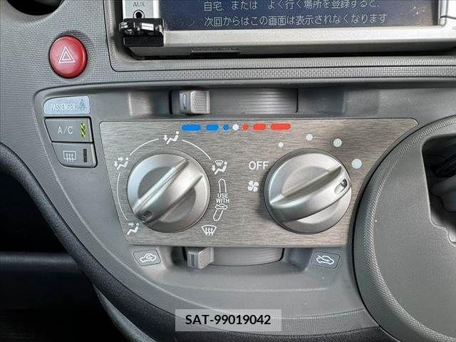 Toyota SIENTA 2009-09 349219-27