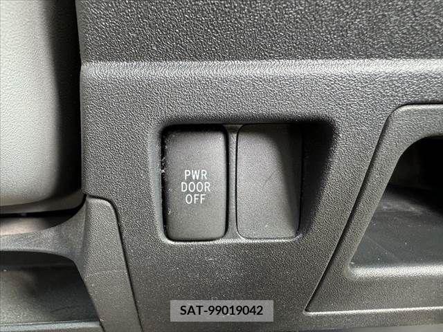 Toyota SIENTA 2009-09 349219-26