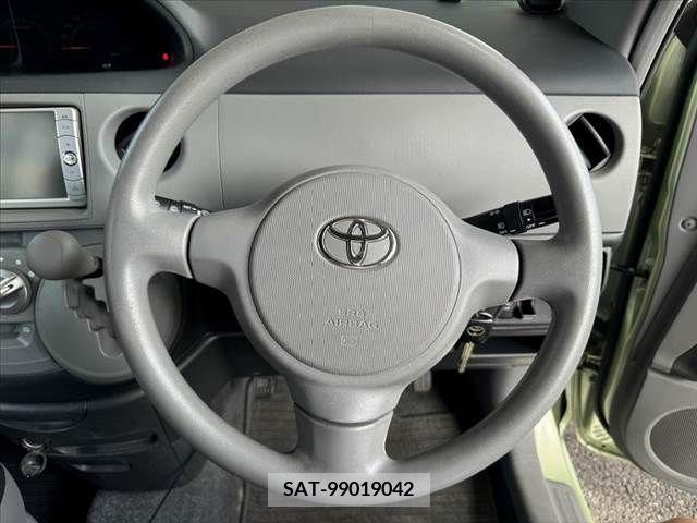 Toyota SIENTA 2009-09 349219-6