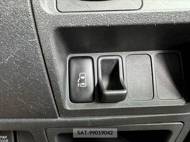 Toyota SIENTA 2009-09 349219-5