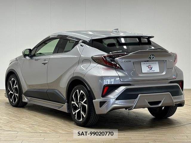 Toyota C-HR 2017-06 294890-15