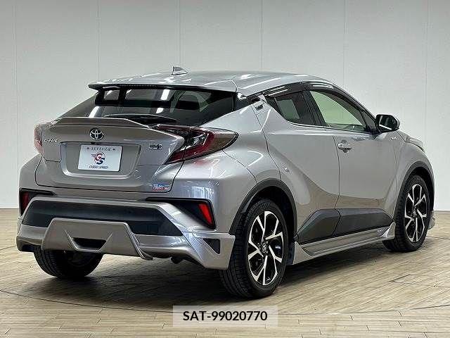 Toyota C-HR 2017-06 294890-16