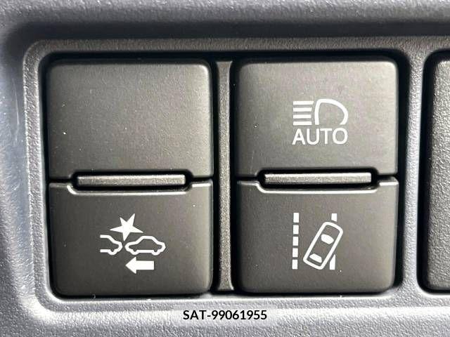 Toyota NOAH 2016-07 321479-5