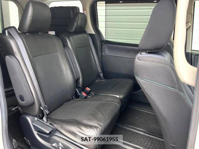 Toyota NOAH 2016-07 321479-9