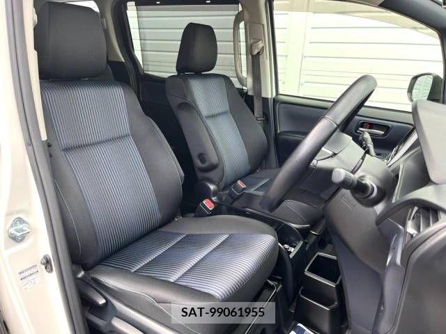 Toyota NOAH 2016-07 321479-8