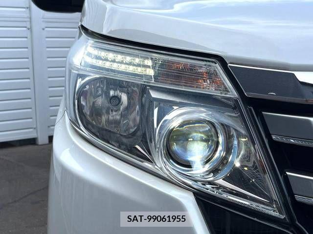 Toyota NOAH 2016-07 321479-17