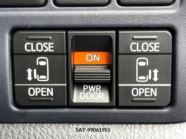 Toyota NOAH 2016-07 321479-3
