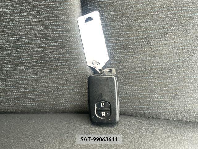 Toyota PRIUS ALPHA 2015-11 330088-9