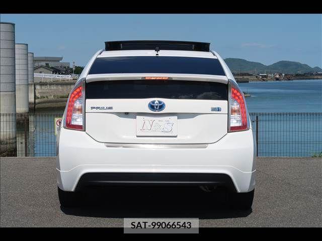 Toyota PRIUS 2012-05 282295-4