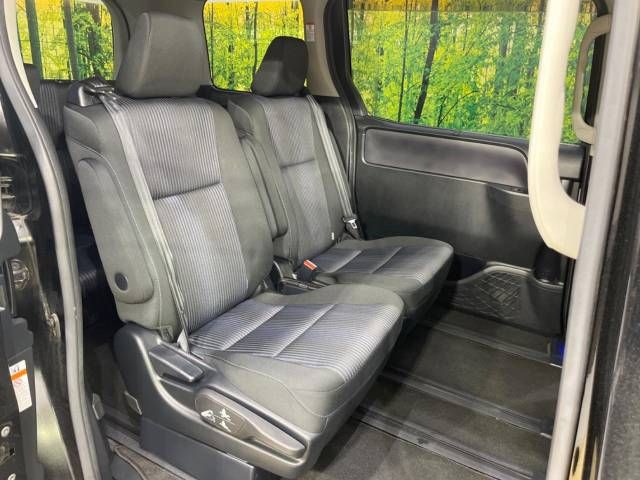 Toyota VOXY 2017-03 196690-9