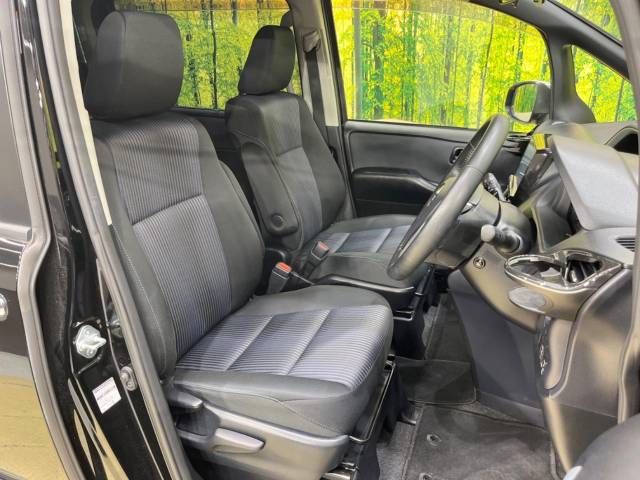 Toyota VOXY 2017-03 196690-8