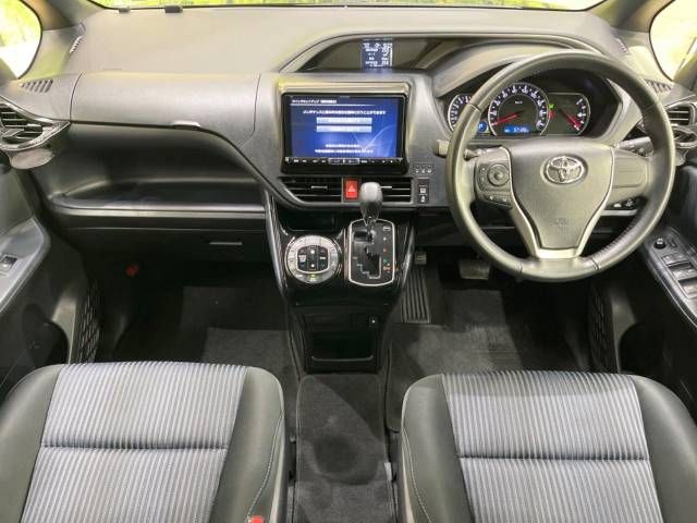 Toyota VOXY 2017-03 196690-1