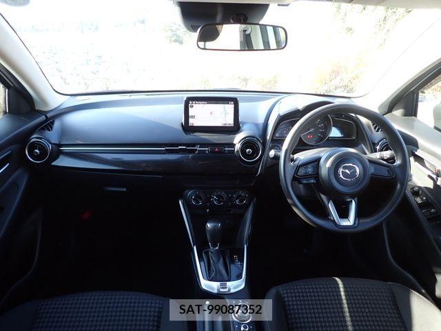 Mazda DEMIO 2017-11 371982-1