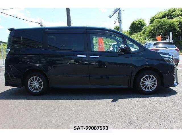 Toyota VOXY 2018-12 321593-7