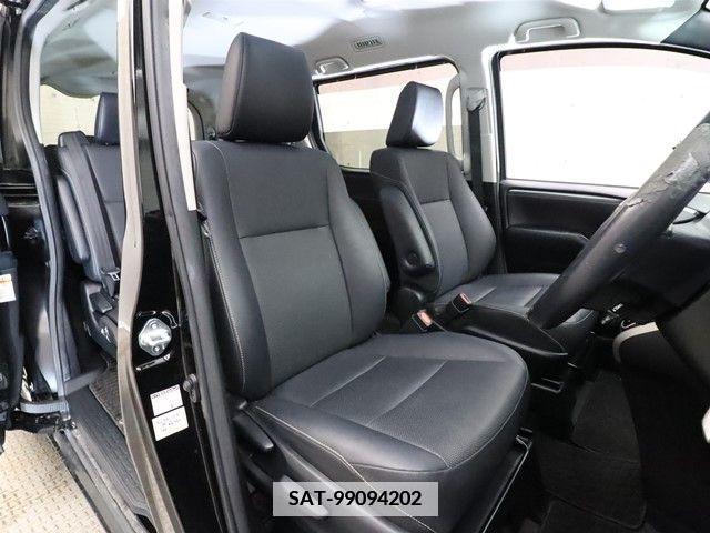 Toyota ESQUIRE 2016-01 359778-3