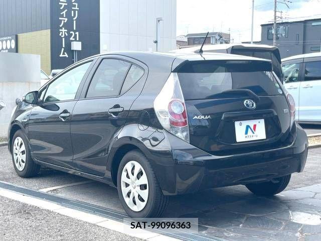 Toyota AQUA 2014-06 356332-19
