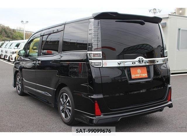 Toyota VOXY 2017-09 236002-8