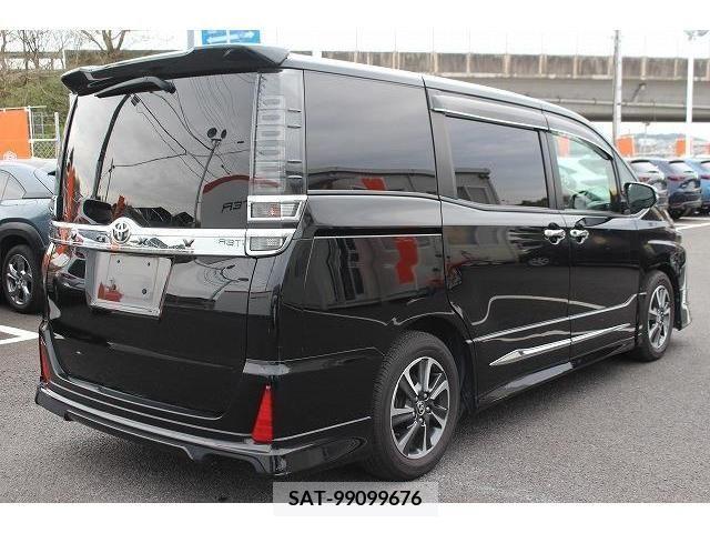 Toyota VOXY 2017-09 236002-7