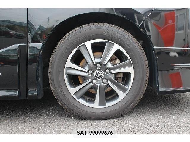 Toyota VOXY 2017-09 236002-12