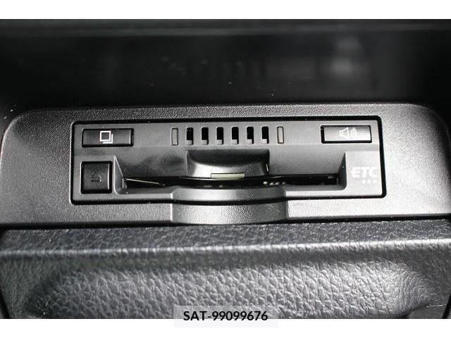 Toyota VOXY 2017-09 236002-4