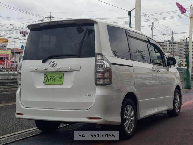Toyota VOXY 2010-10 289192-1