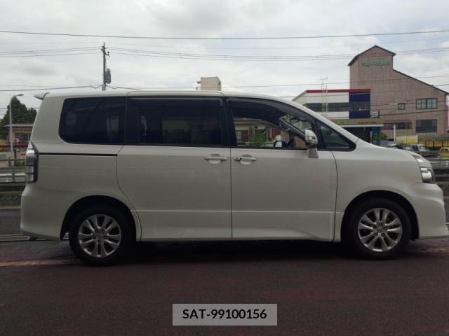 Toyota VOXY 2010-10 289192-9